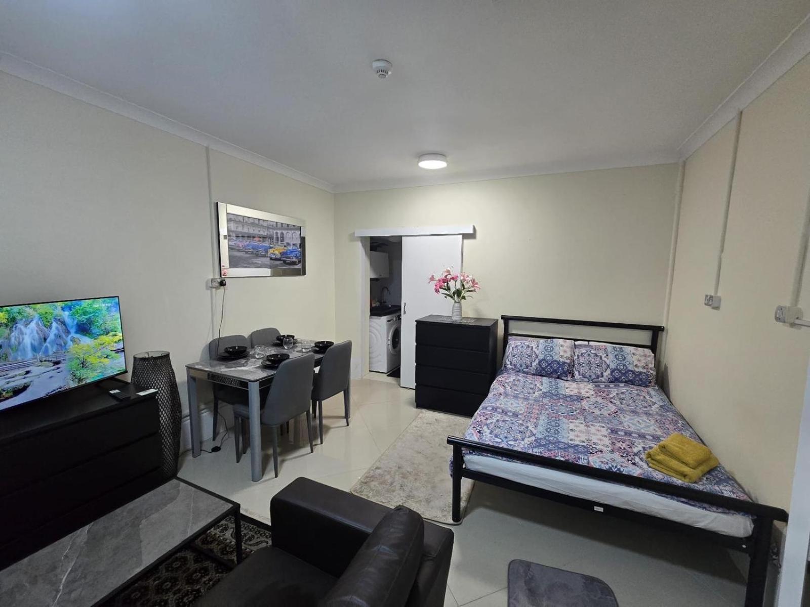 Shanti House Энфилд Экстерьер фото